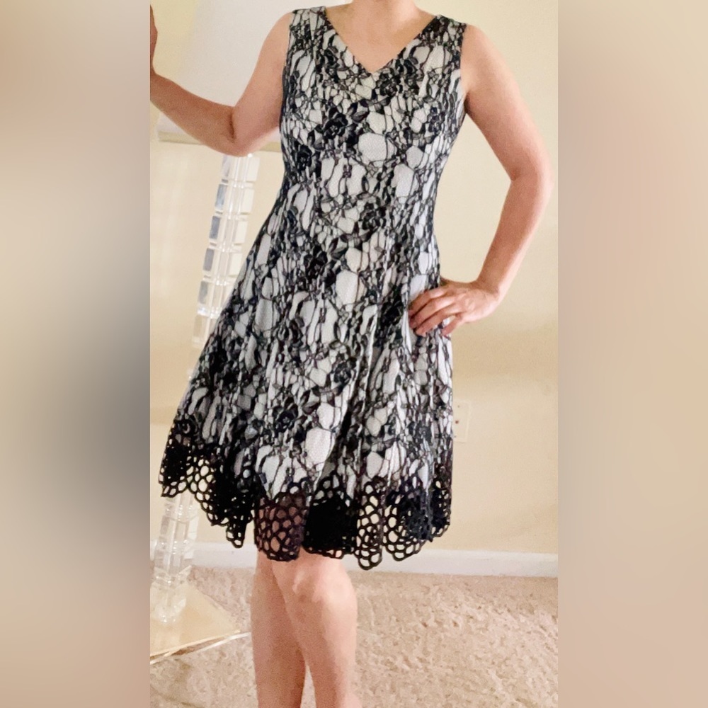Very flattering lace dress size 4